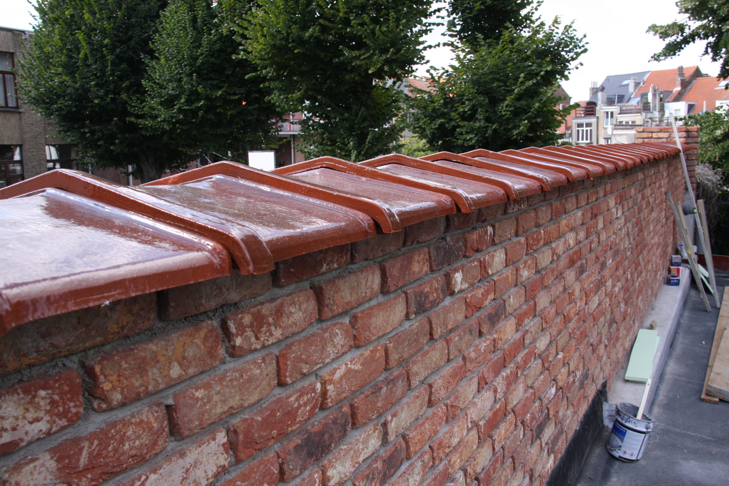 Kroon muurafdeksteen bruin verglaasd (50cm) (14)
